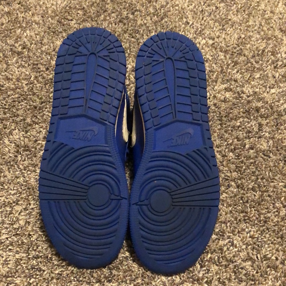 Air Jordan 1 Retro High OG GS ‘Hyper Royal’ - Picture 4 of 7
